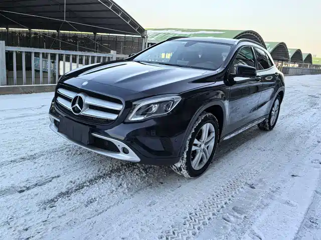 MERCEDES-BENZ GLA