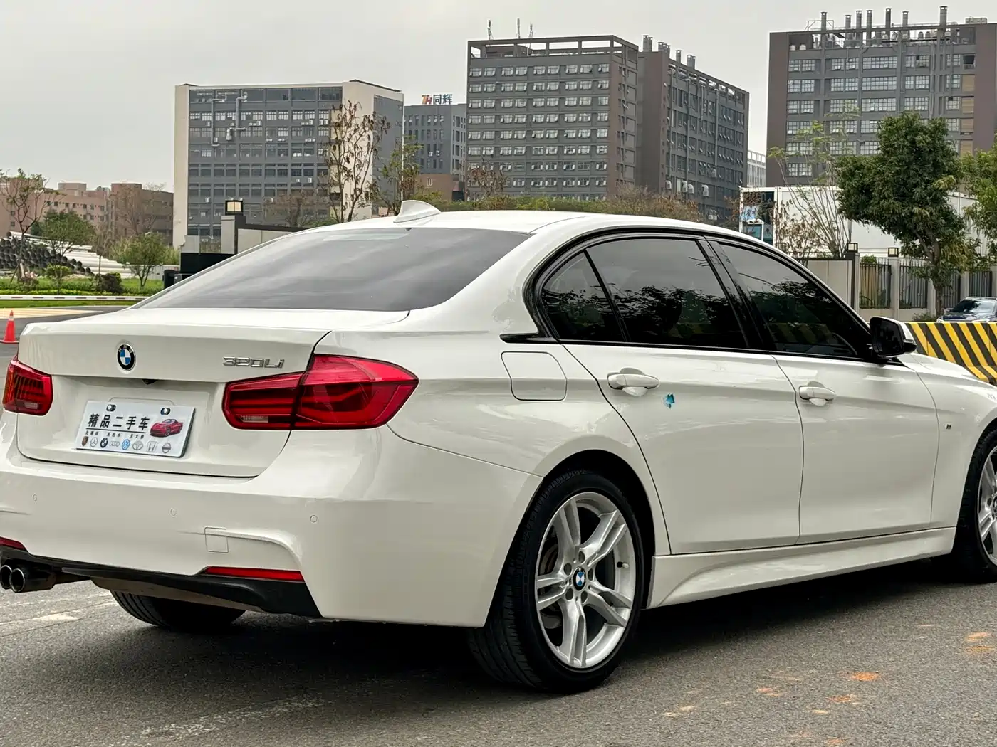 BMW 3 Series 2017 320Li M Sport фото 9