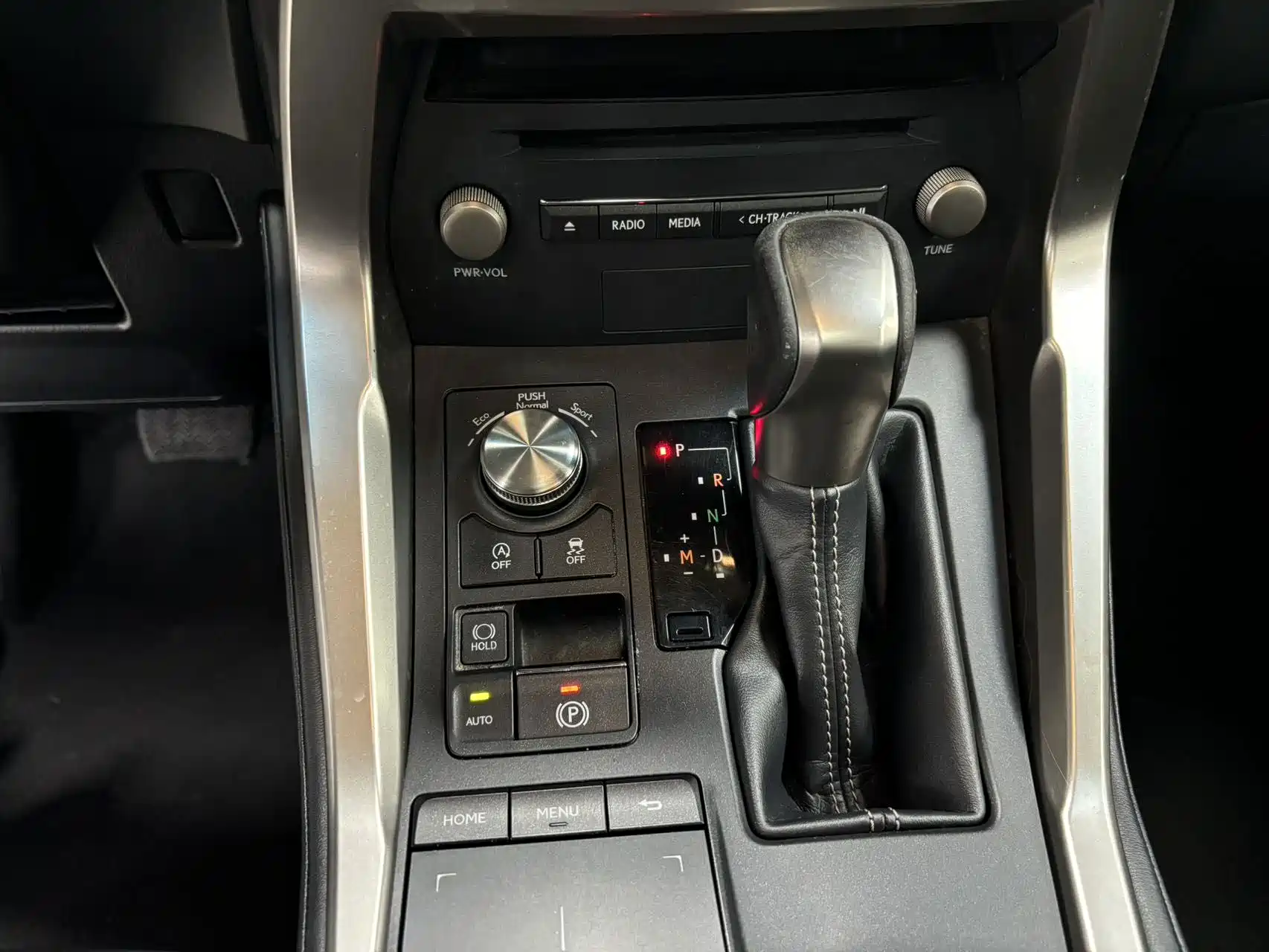 Фото 18 - Lexus NX