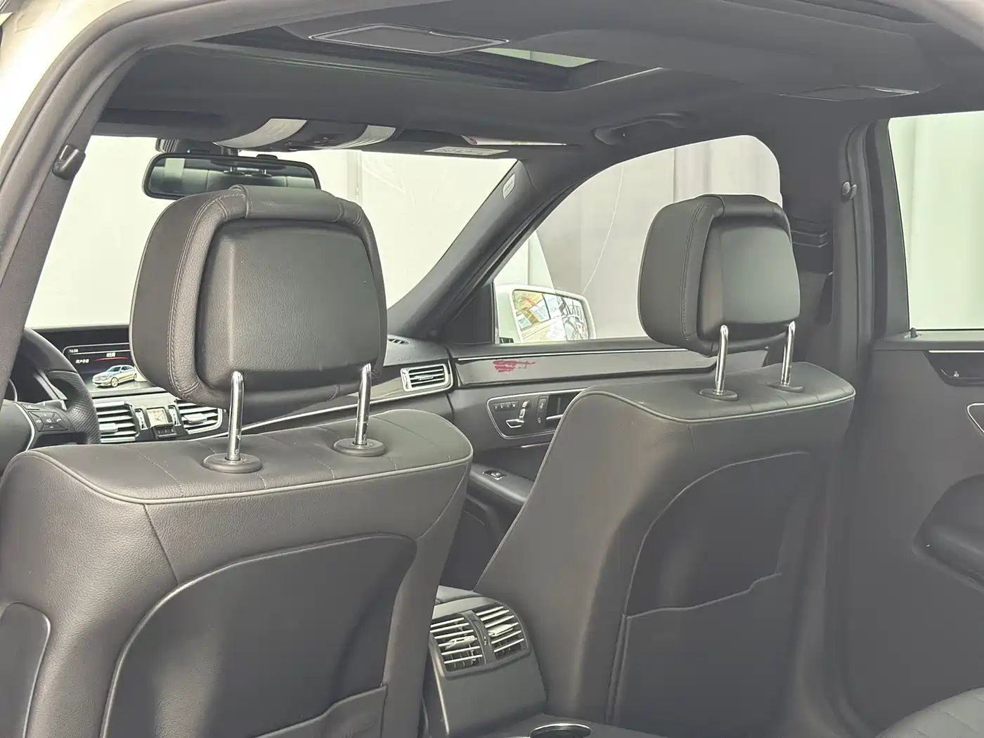 Mercedes-Benz E-Class 2015 Facelift E 260 L Sport фото 28
