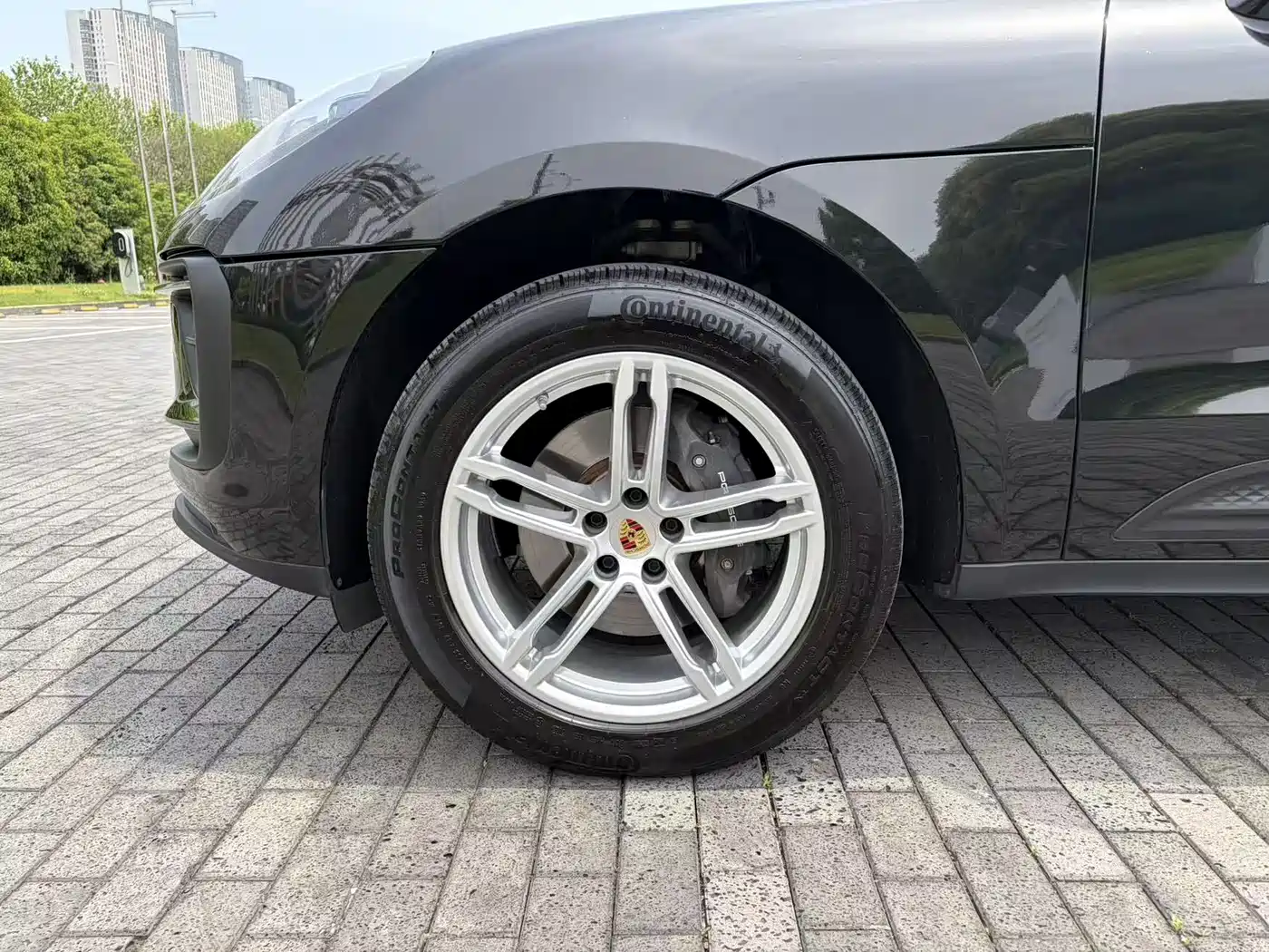 PORSCHE MACAN