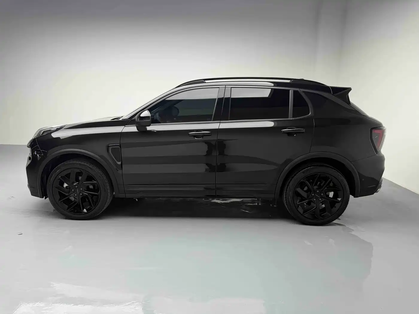 Lynk & Co 01 2023 2.0TD 4WD Dark Night Edition фото 19