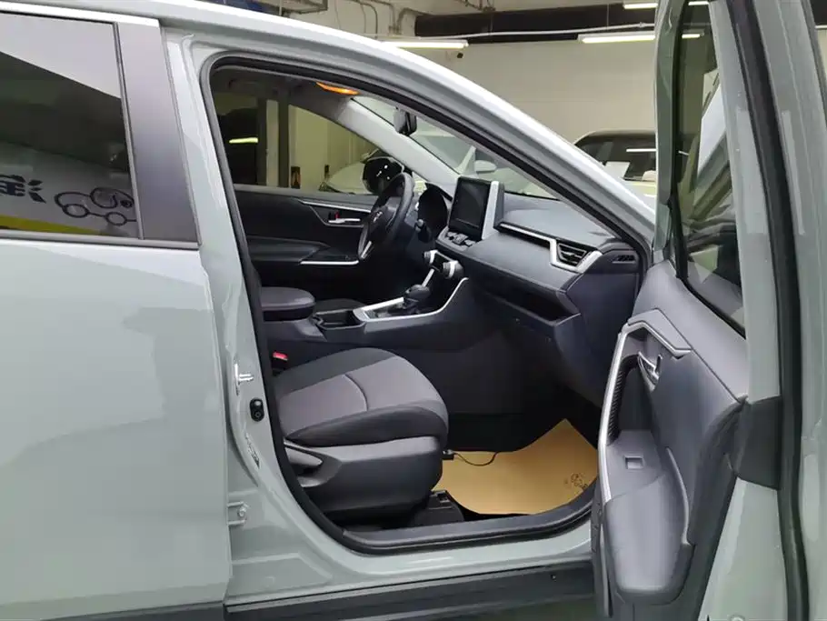 Toyota RAV4 Rongfang 2020 2.0L CVT 2WD Trend Edition фото 8