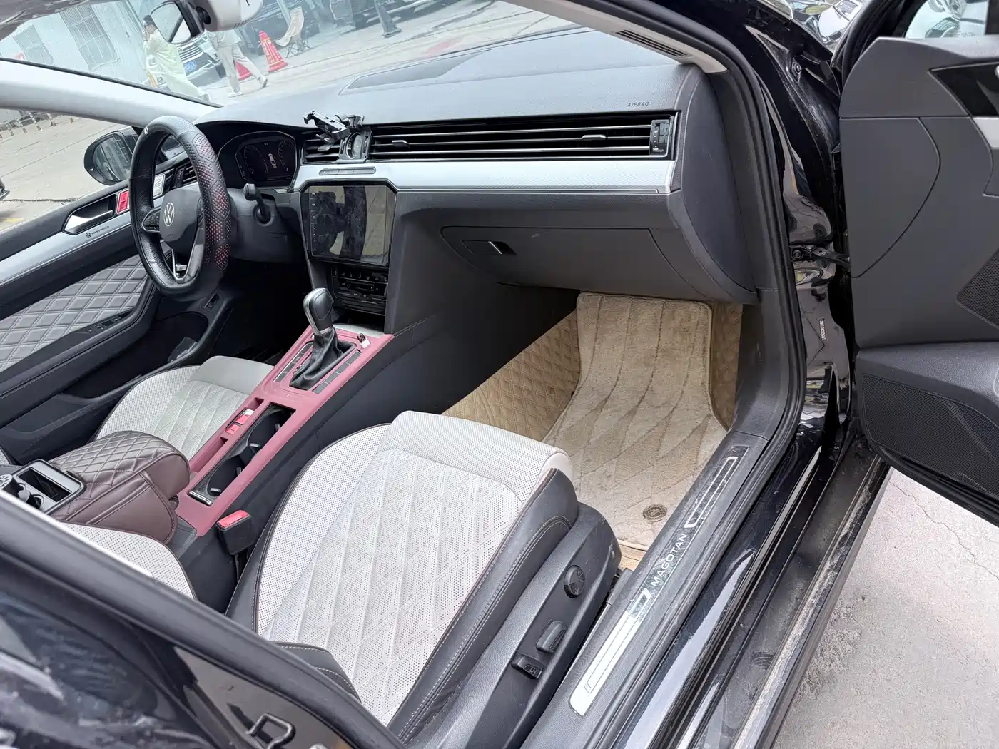Volkswagen Magotan 2023 2 Million Units Anniversary Edition 330TSI DSG Leading Type фото 21