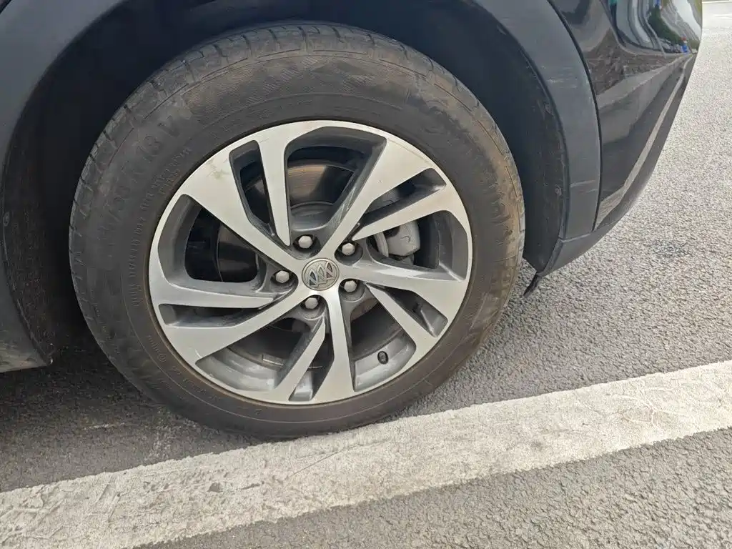 Photo 8 - Buick Envision S
