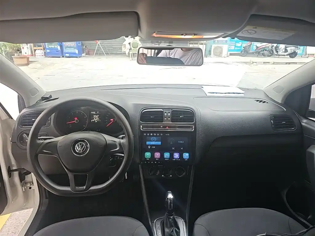 Volkswagen Polo 2016 1.4L Automatic Trend фото 10