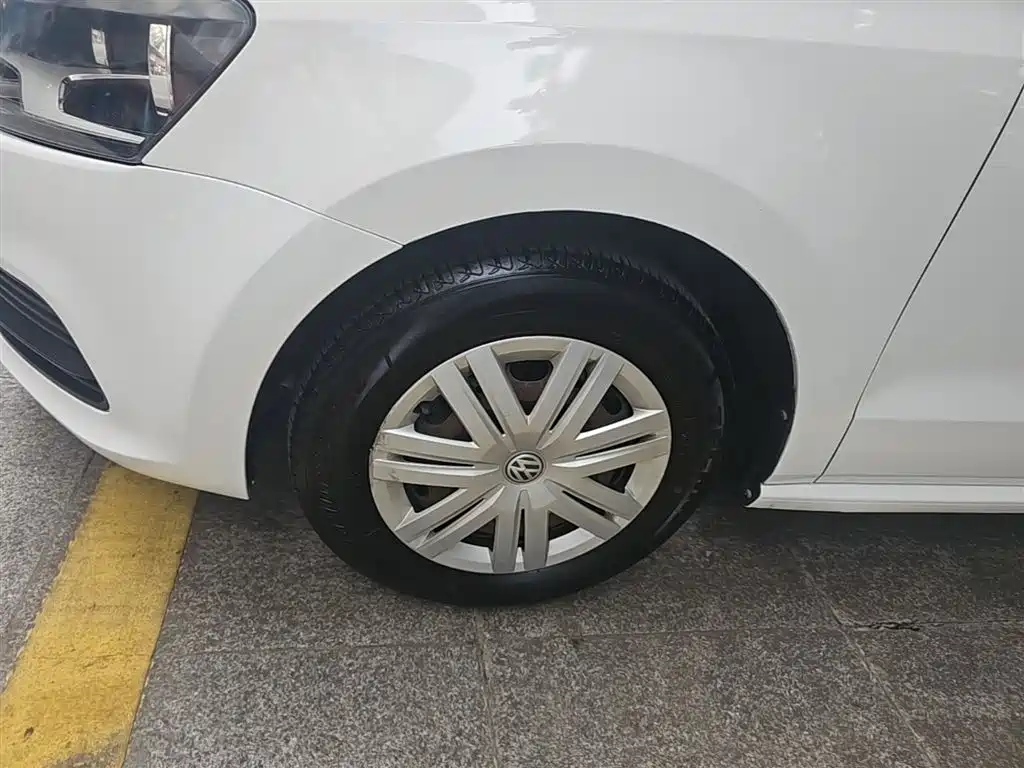 Volkswagen Polo 2016 1.4L Automatic Trend фото 23