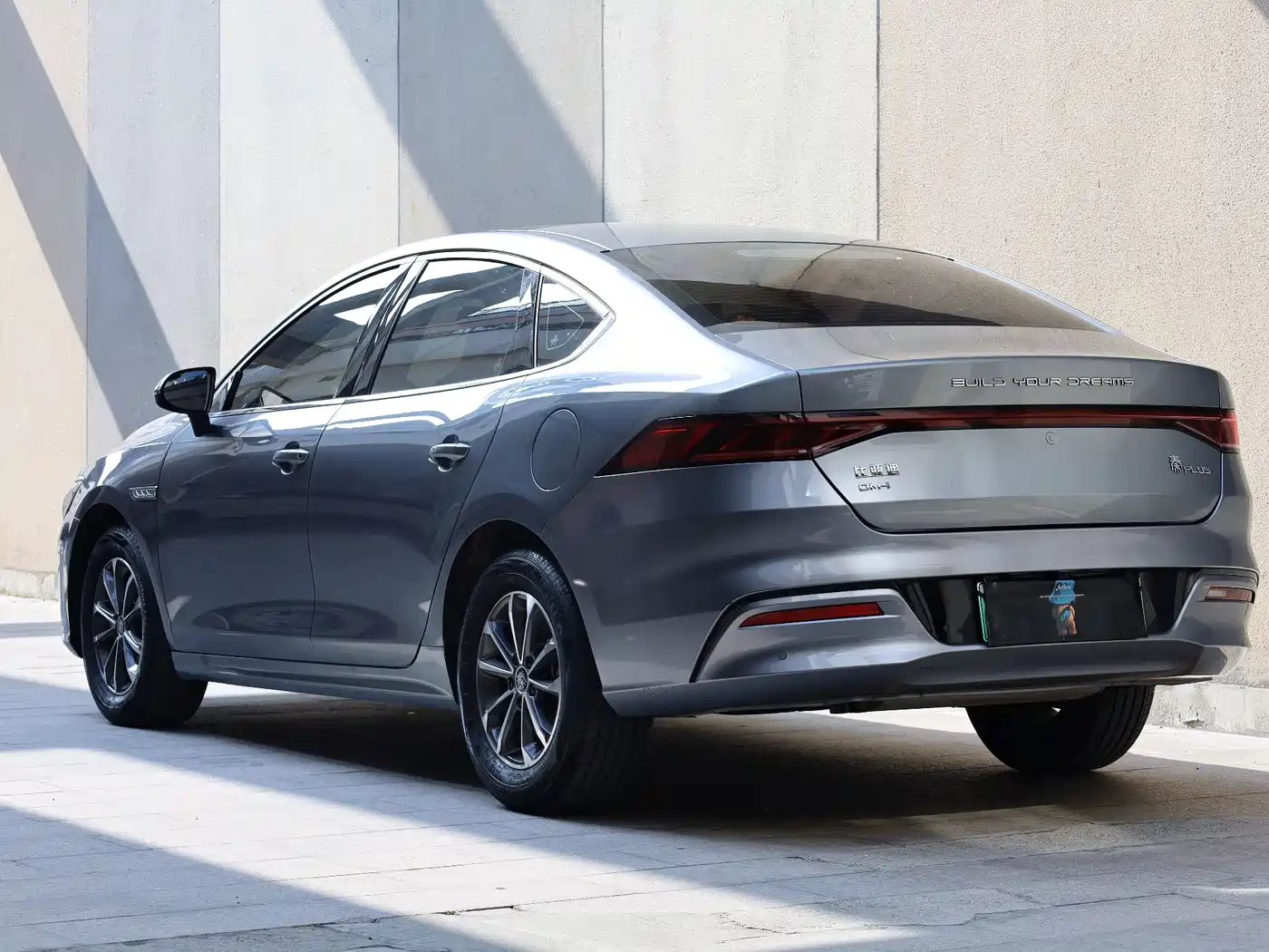BYD Qin PLUS 2024 Glory Edition DM-i 55KM Leading фото 3