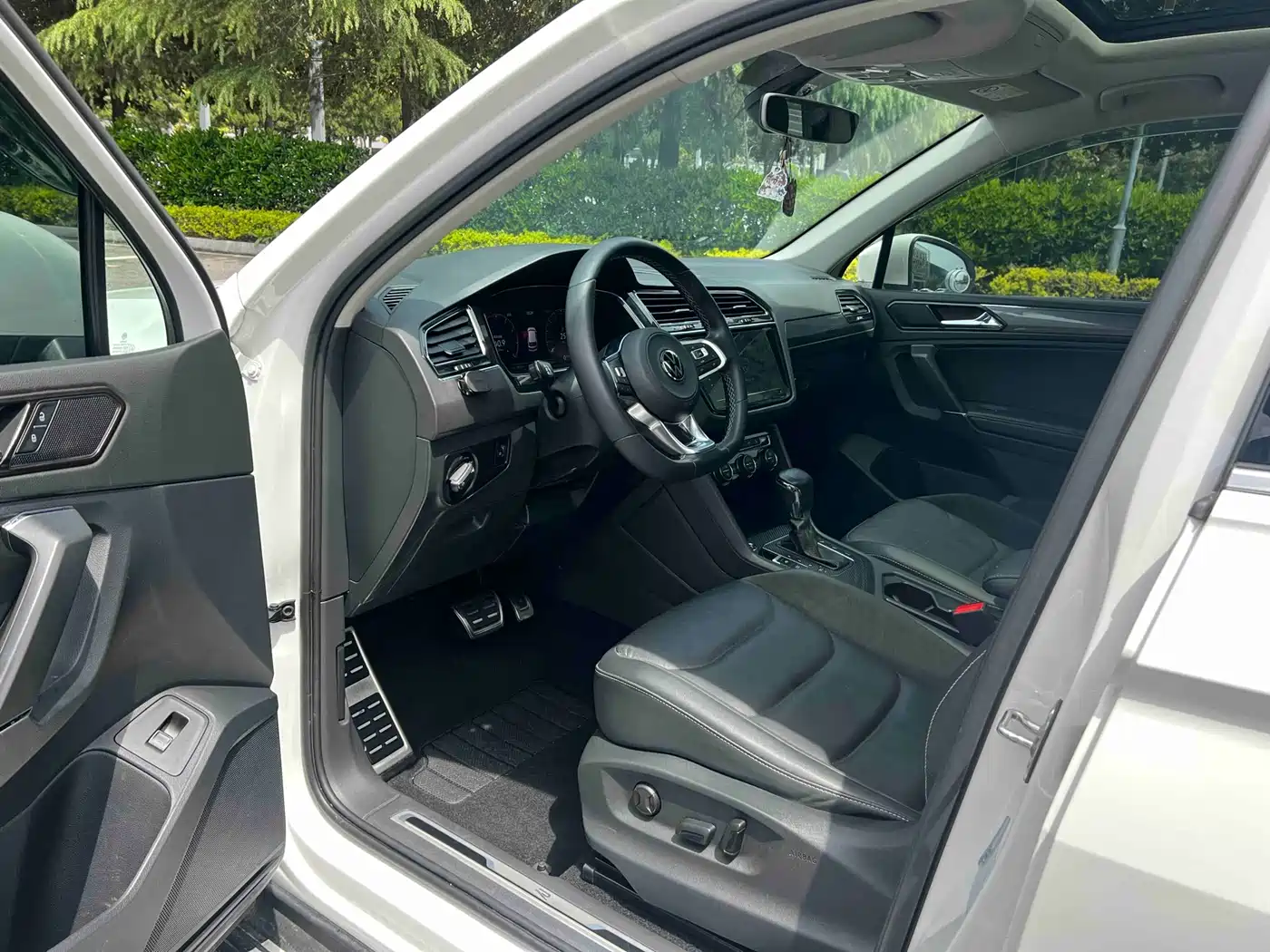 Volkswagen Tiguan L 2021 330TSI Automatic 2WD R-Line Premium фото 7