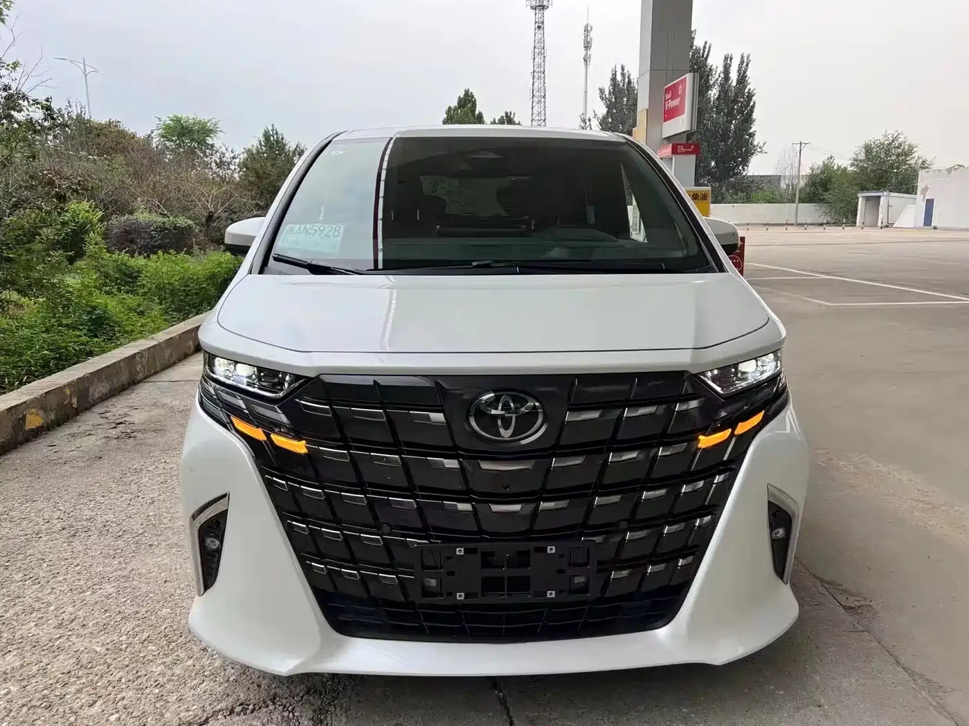 Toyota Alphard 2024 Hybrid 2.5L Ultimate Enjoyment Edition фото 2