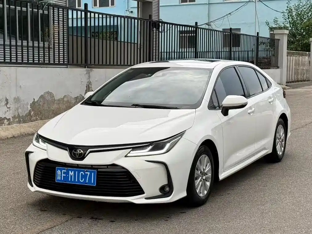 Фото 1 - Toyota Corolla