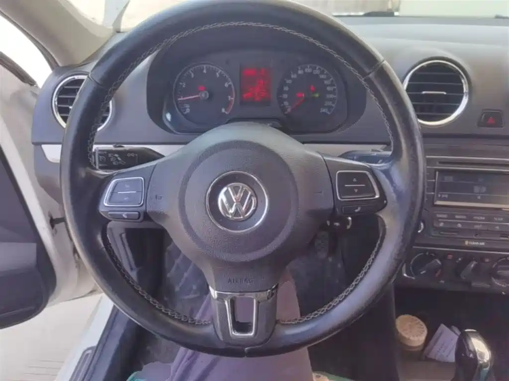 Volkswagen Jetta 2016 1.6L 25th Anniversary Edition фото 11