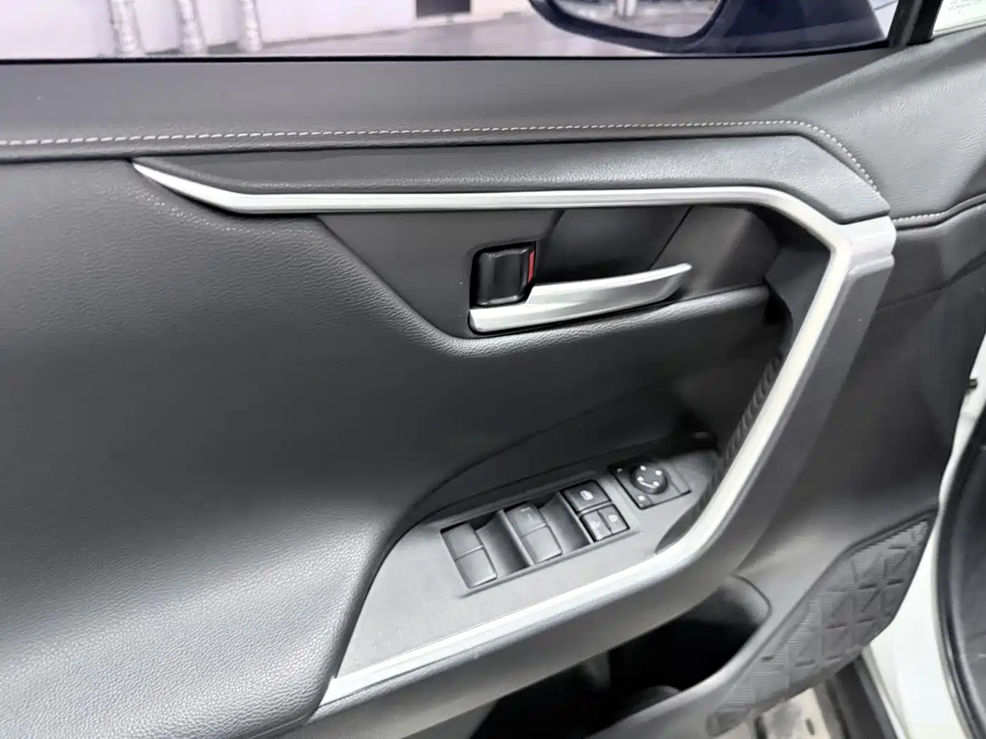 Toyota Wildlander 2021 2.0L CVT 4WD Luxury Edition фото 10