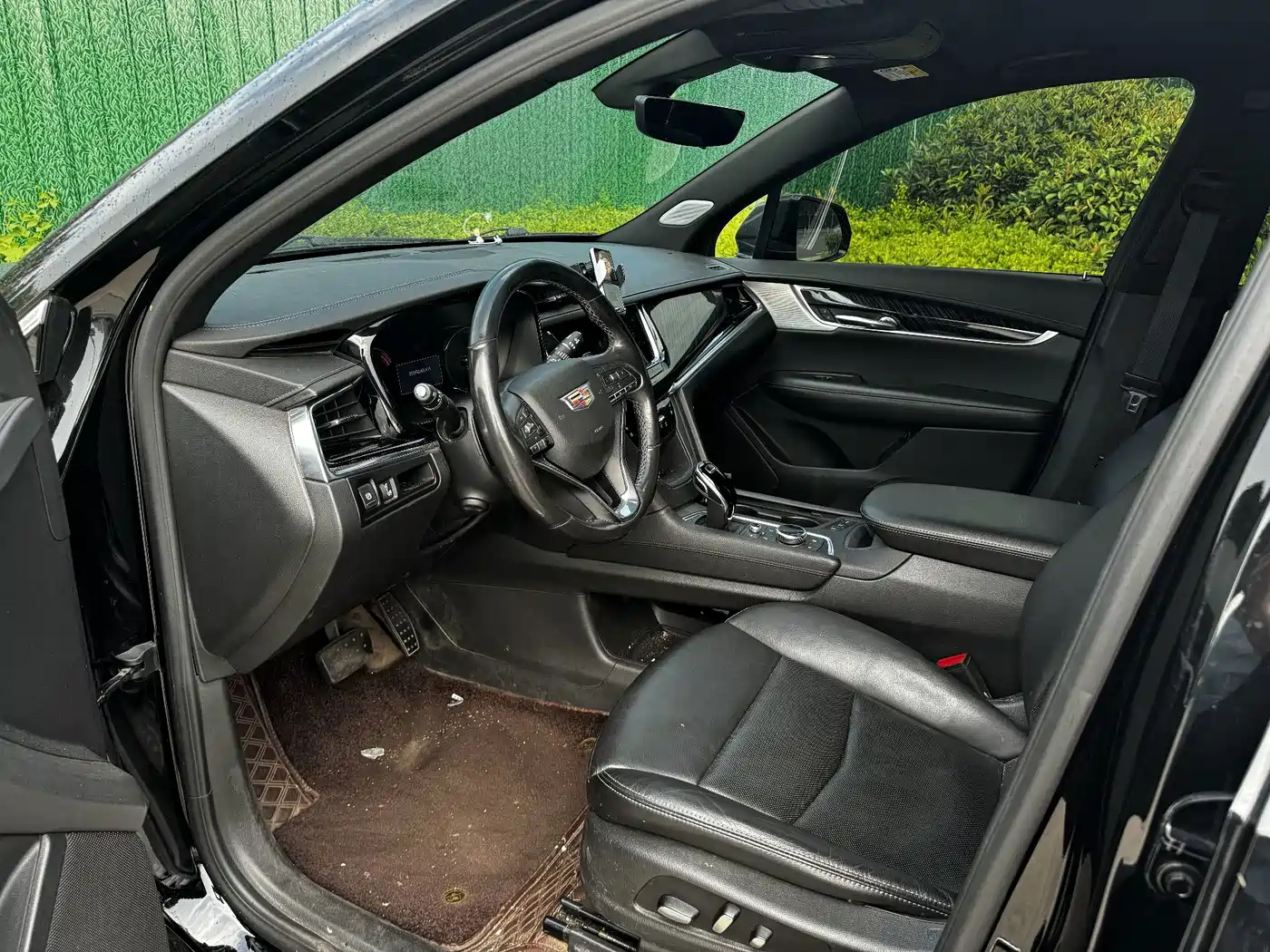 Photo 3 - Cadillac XT6