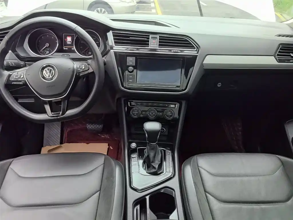 Volkswagen Tiguan L 2018 Facelift 330TSI Automatic 2WD Luxury Edition фото 10