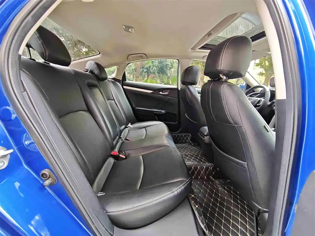 Фото 8 - Honda Civic