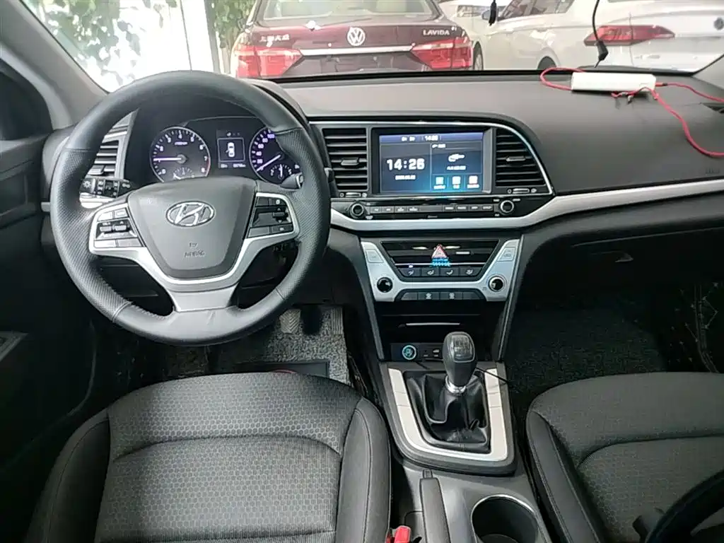 Hyundai Elantra 2016 1.6L Manual Smart & Vibrant Model фото 10