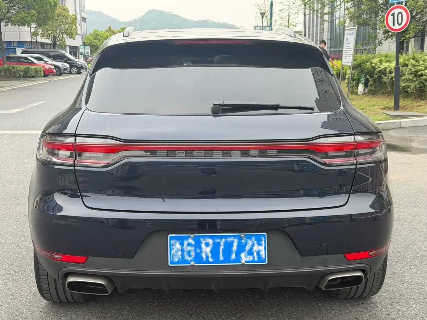 PORSCHE MACAN