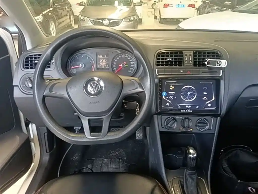 Volkswagen Polo 2016 1.4L Automatic Trend фото 11