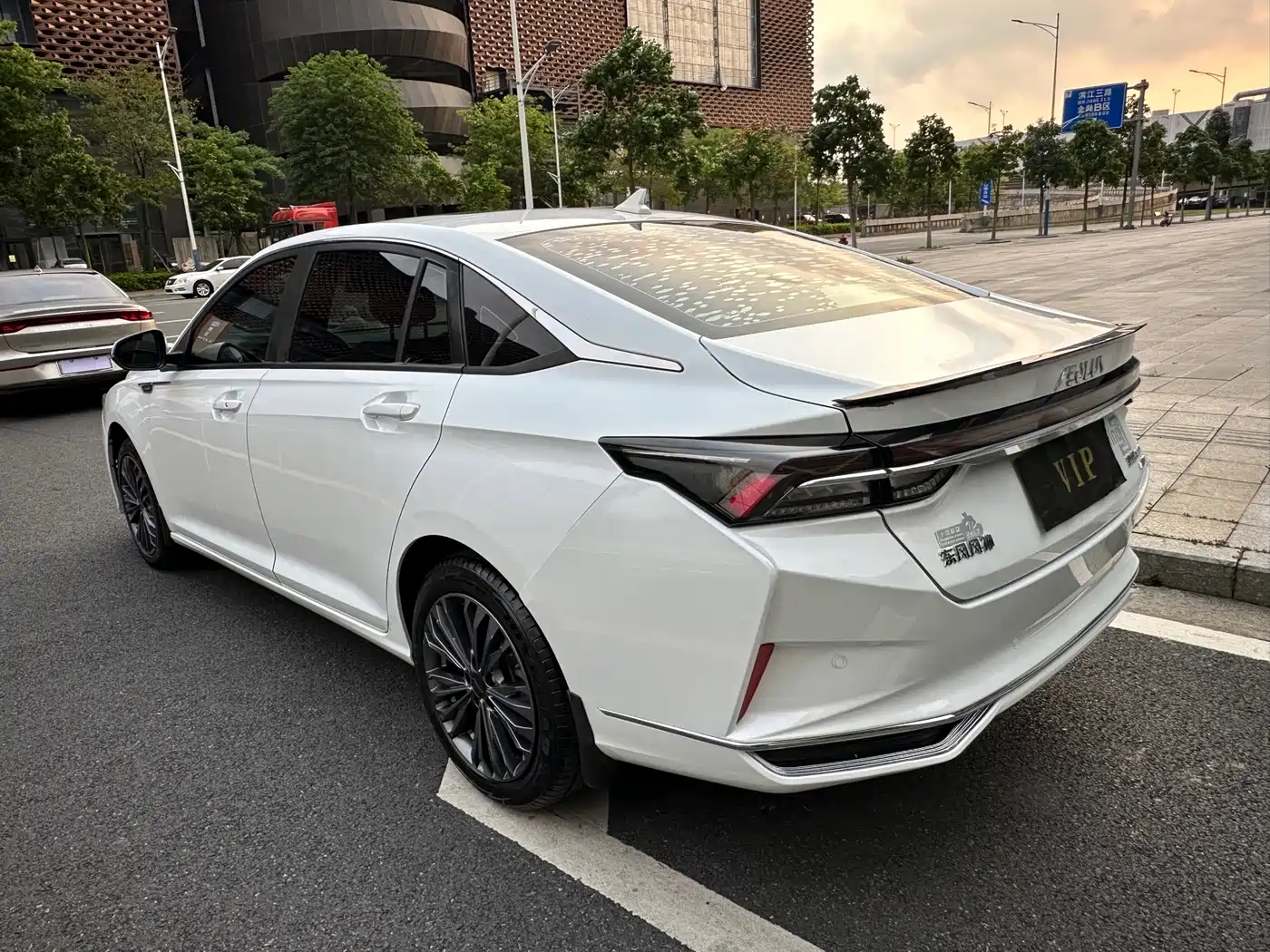 Dongfeng Aeolus Yixuan MAX 2023 2023 1.5T Ultra Cool Dad Edition