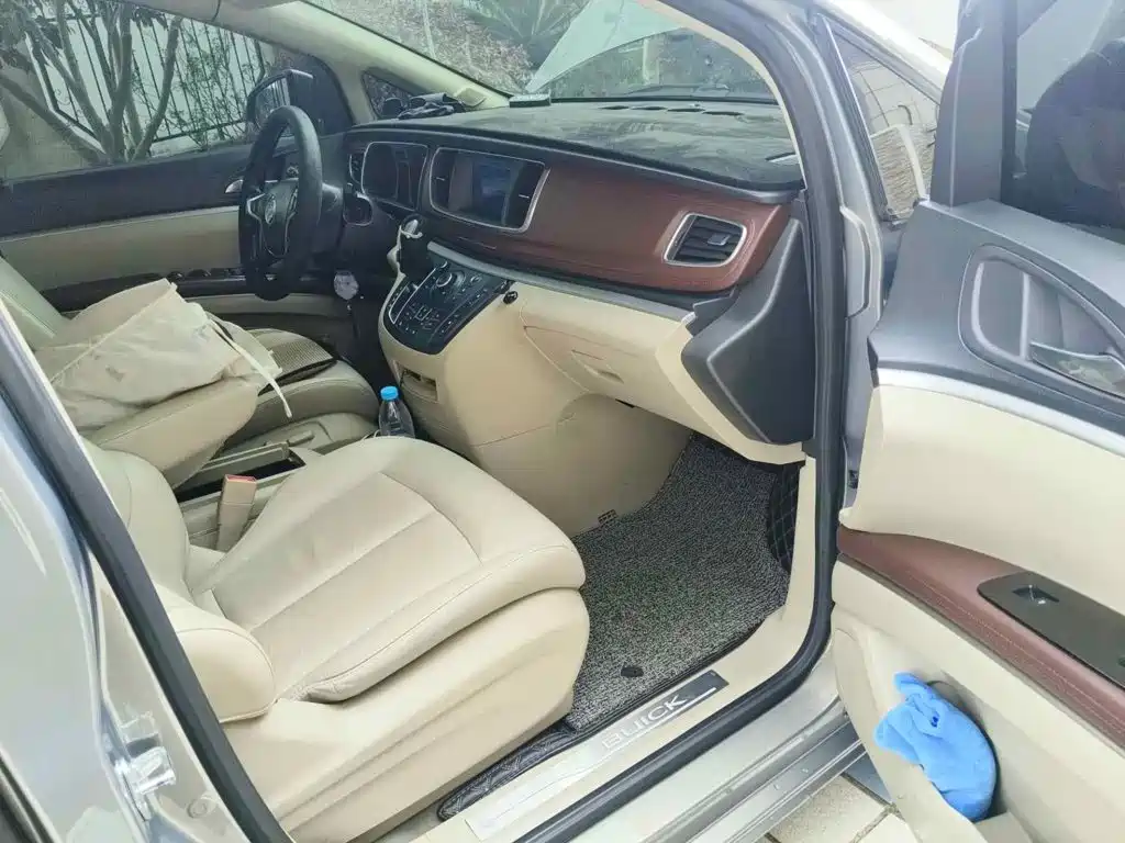 Фото 13 - Buick GL8