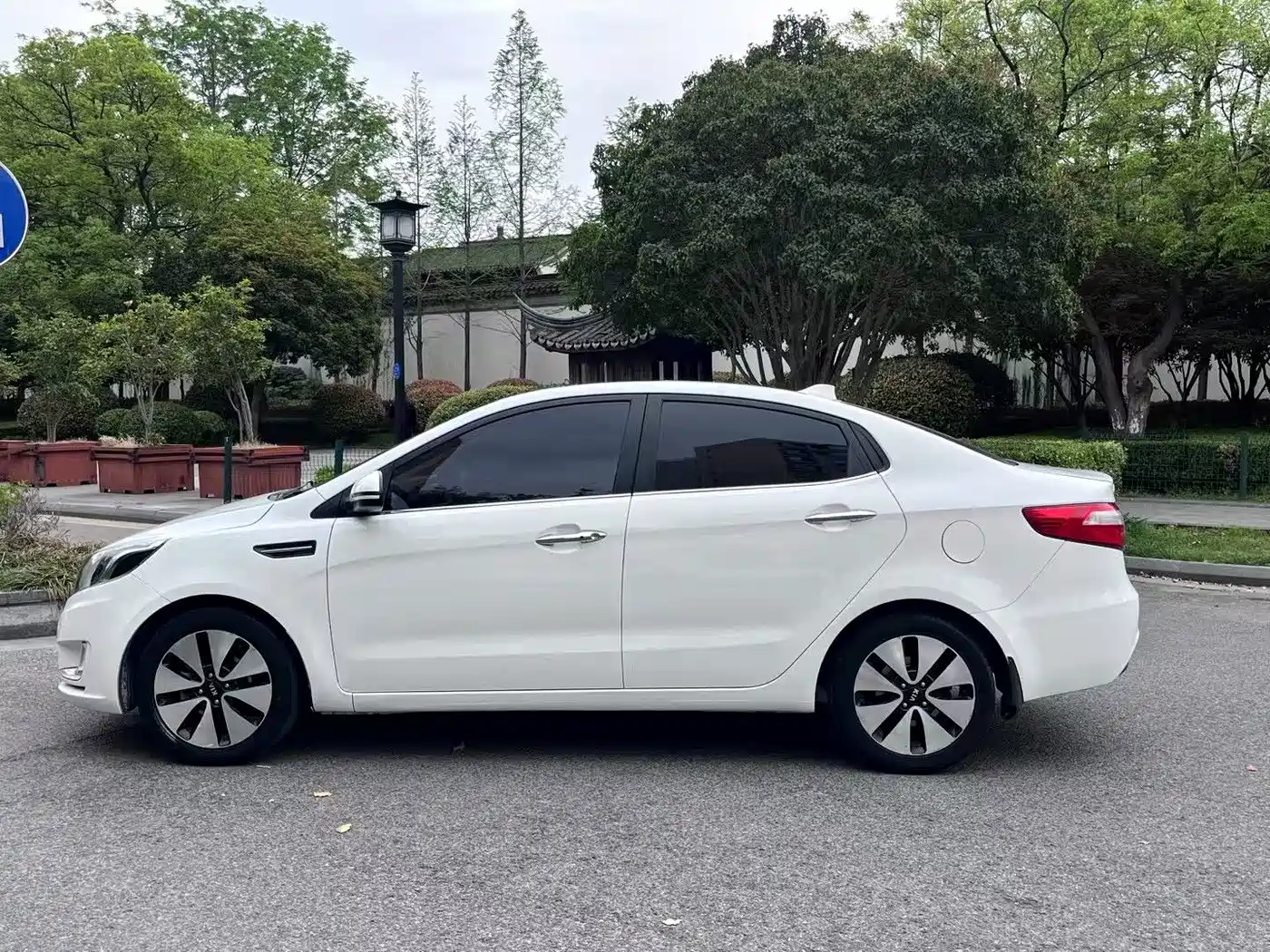 Kia K2 2012 2012 Model Sedan 1.6L AT Premium ECO