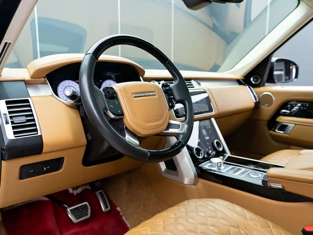 Photo 10 - Land Rover Range Rover