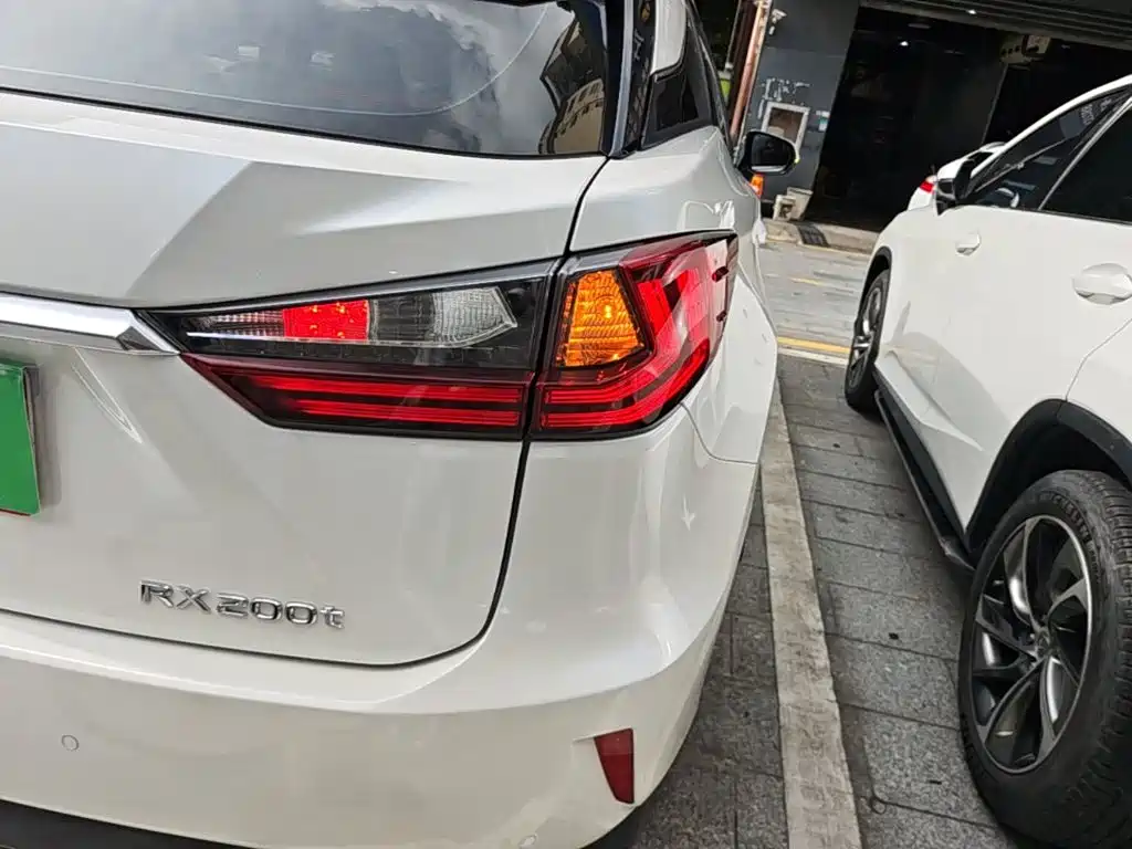 Фото 8 - Lexus RX
