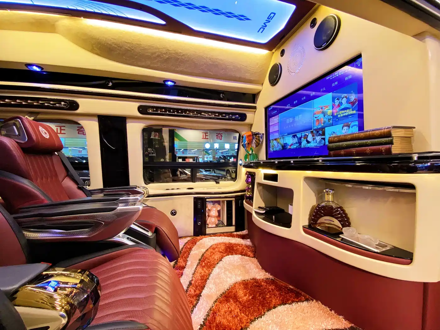 GMC Savana 2015 6.0L G600L Elegance Edition фото 8