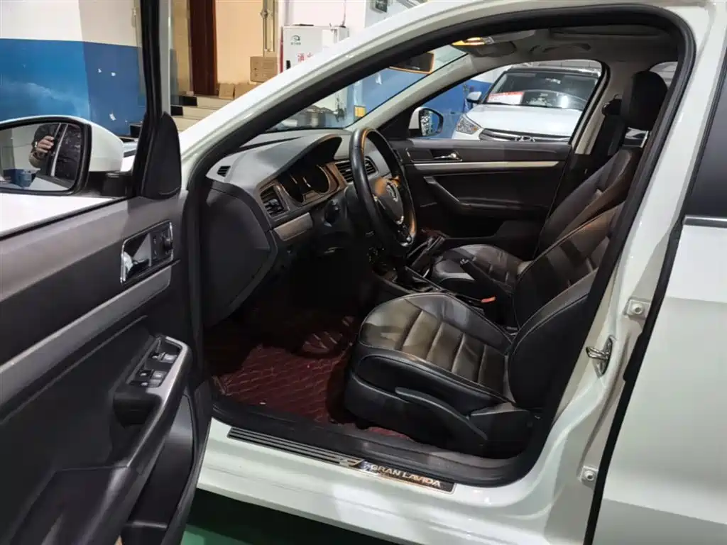 Volkswagen Lavida Tour 2017 230TSI DSG Comfort Edition фото 15