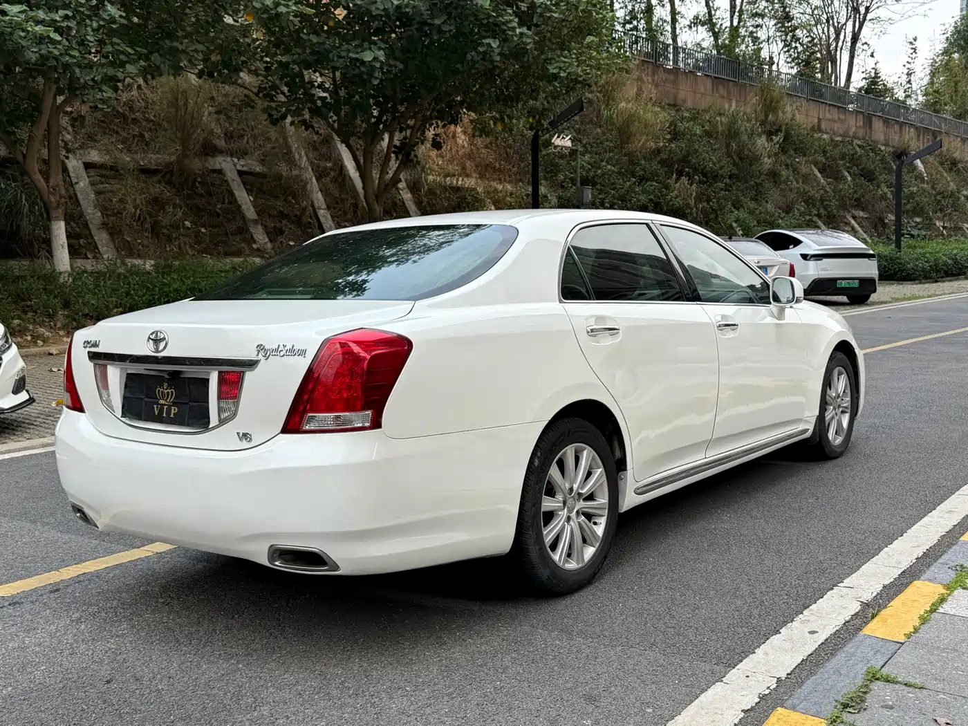 Toyota Crown 2010 3.0L Royal Saloon фото 6