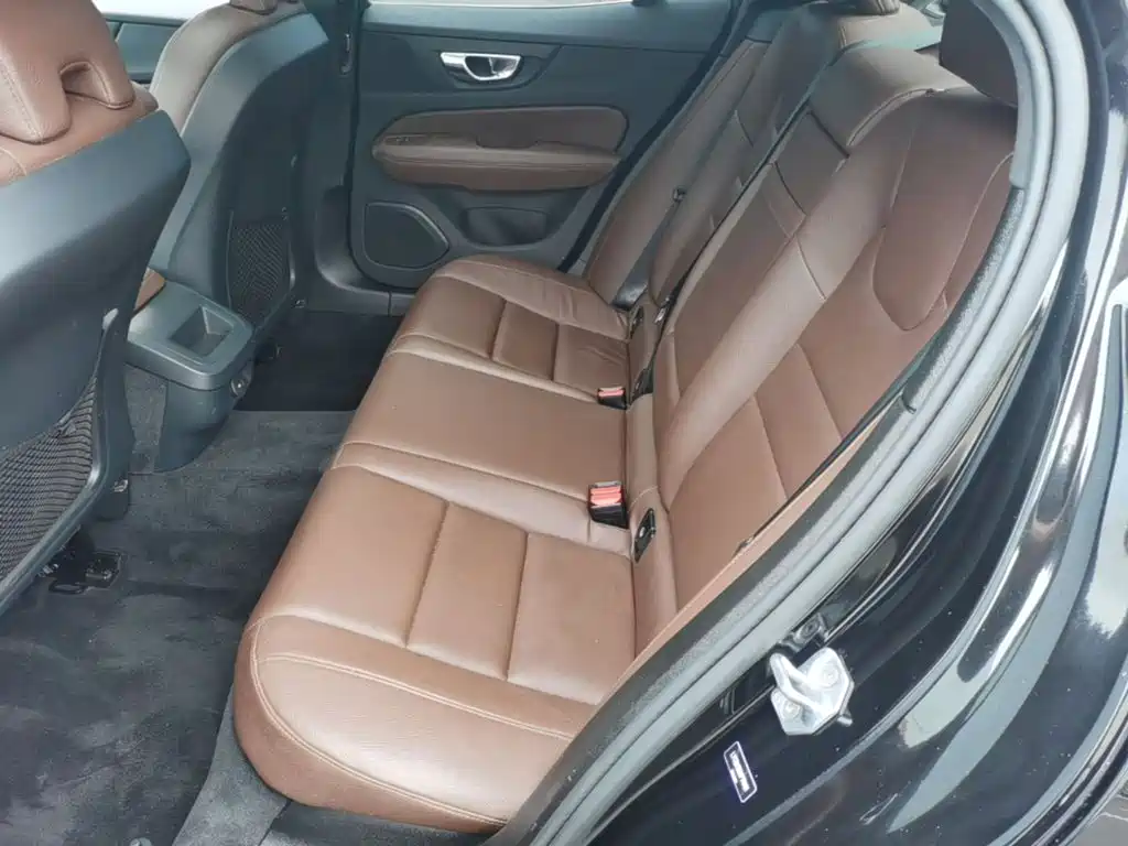 Фото 17 - Volvo S60