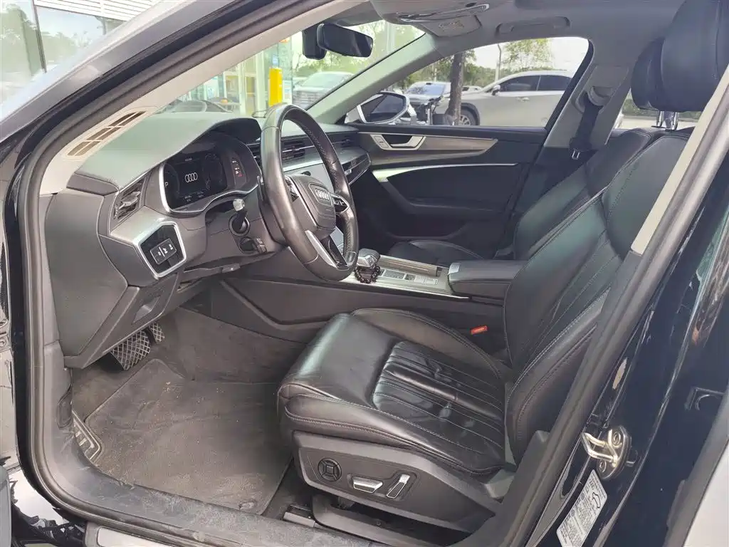 Фото 6 - Audi A6L
