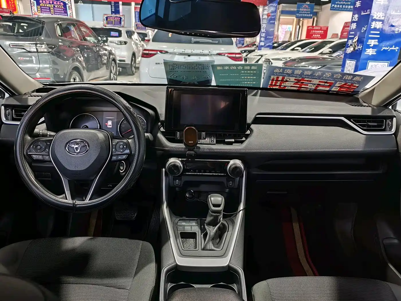 Toyota RAV4 Rongfang 2022 2.0L CVT 2WD Urban Edition фото 5