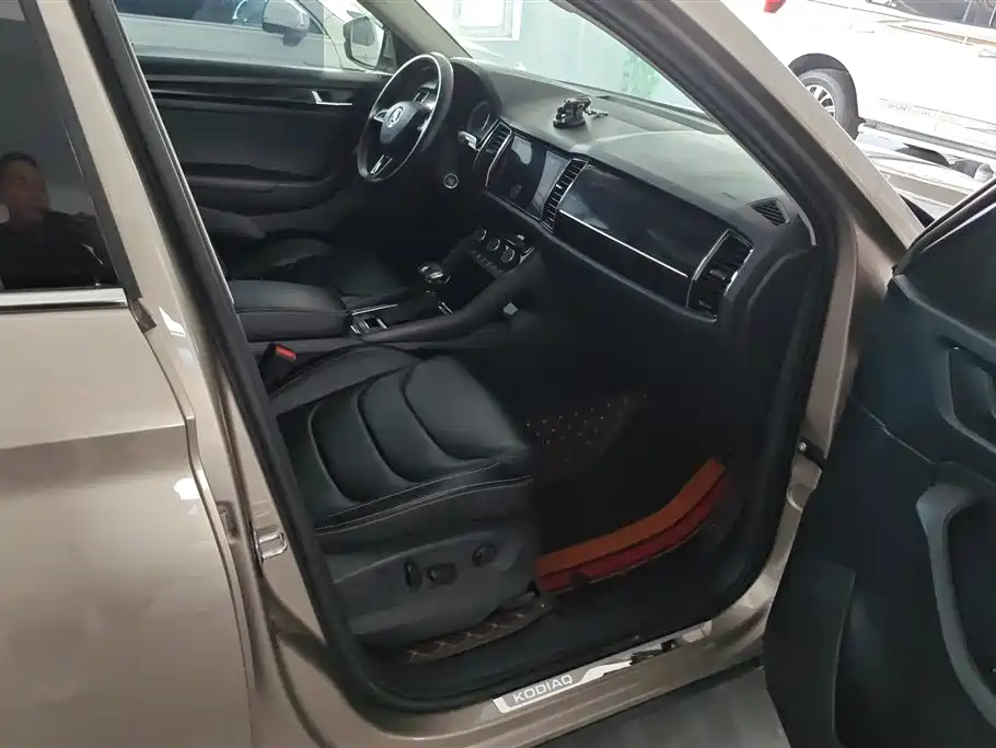 Škoda Kodiaq 2018 Facelift TSI330 7-seat 2WD Premium Luxury Edition фото 8