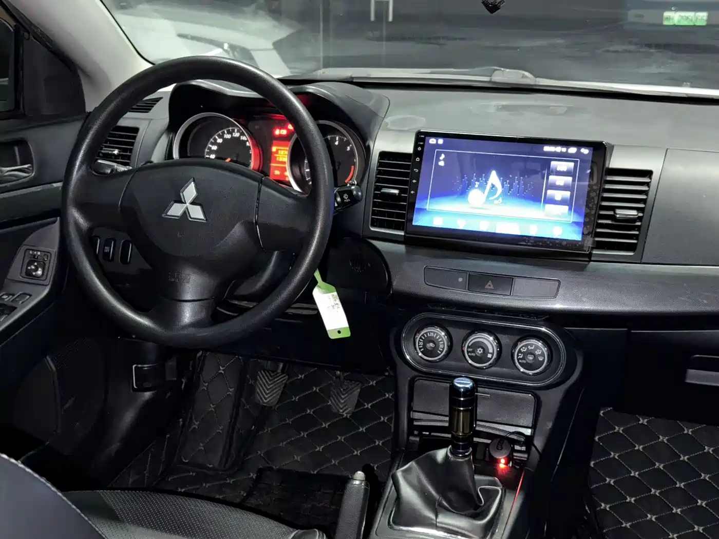 Mitsubishi Lancer EX 2013 ZhiShang Edition 1.8L Manual Luxury фото 4