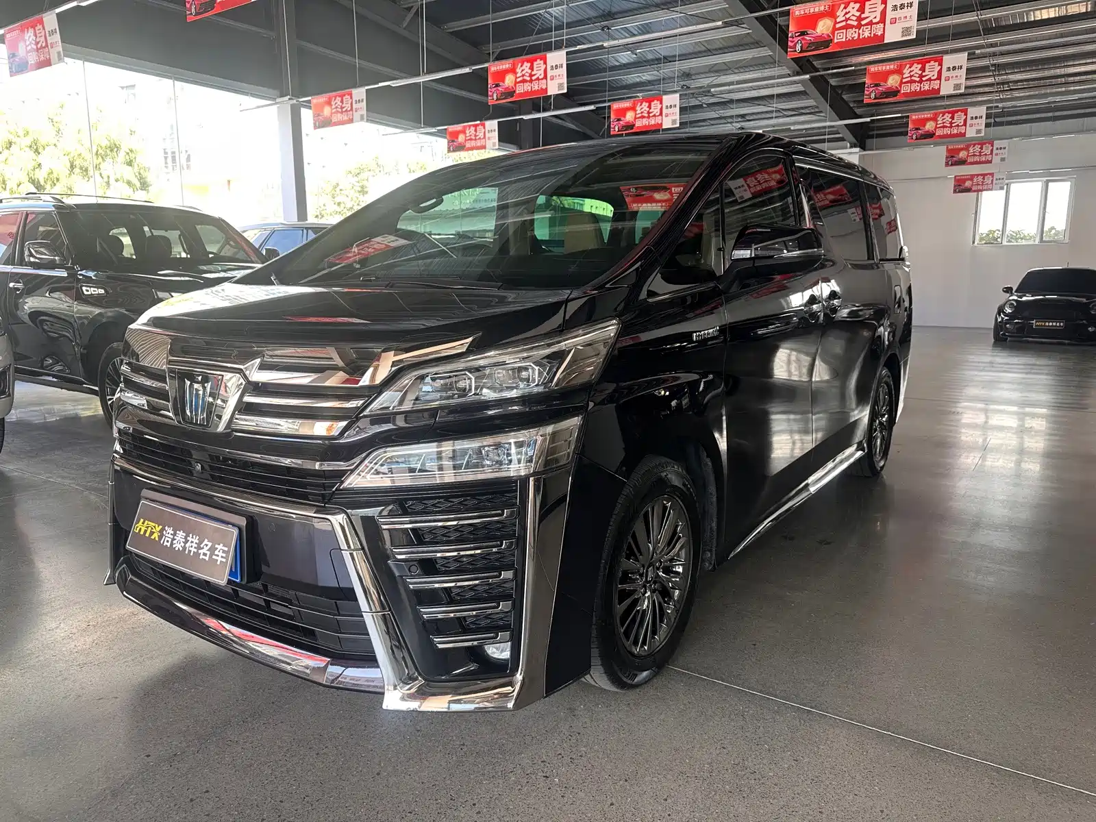 Фото 1 - Toyota Vellfire