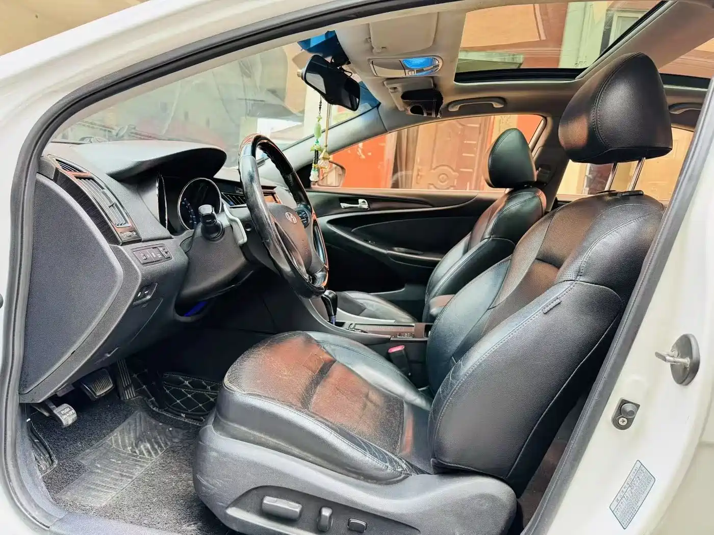 Hyundai Sonata 2011 2.0L Auto Premium Edition фото 7