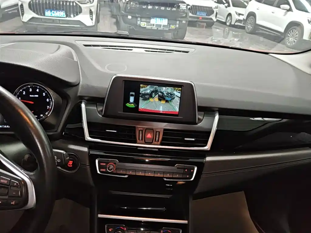 BMW 2 Series Touring 2018 218i M Sport Package фото 13