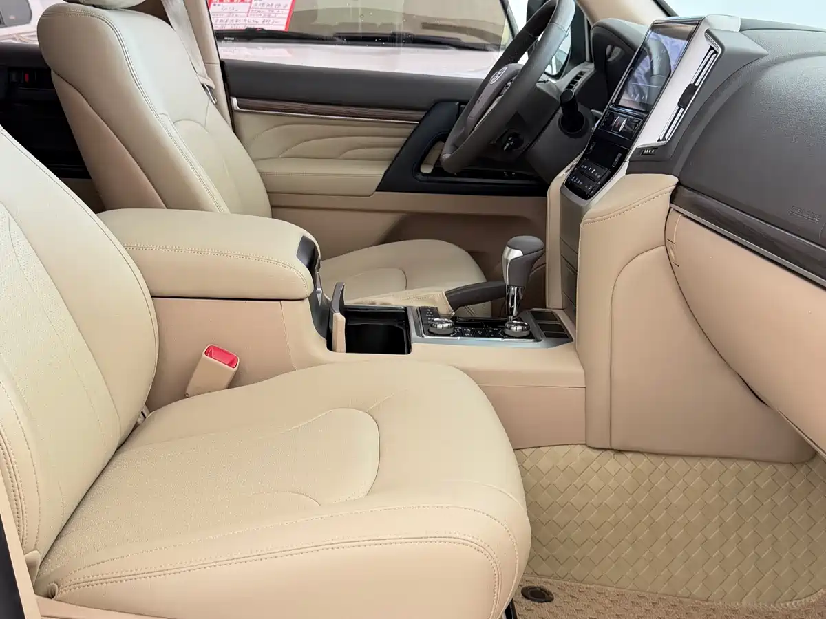 Toyota Land Cruiser (Import) 2015 4.0L V6 Middle East Limited Edition фото 7