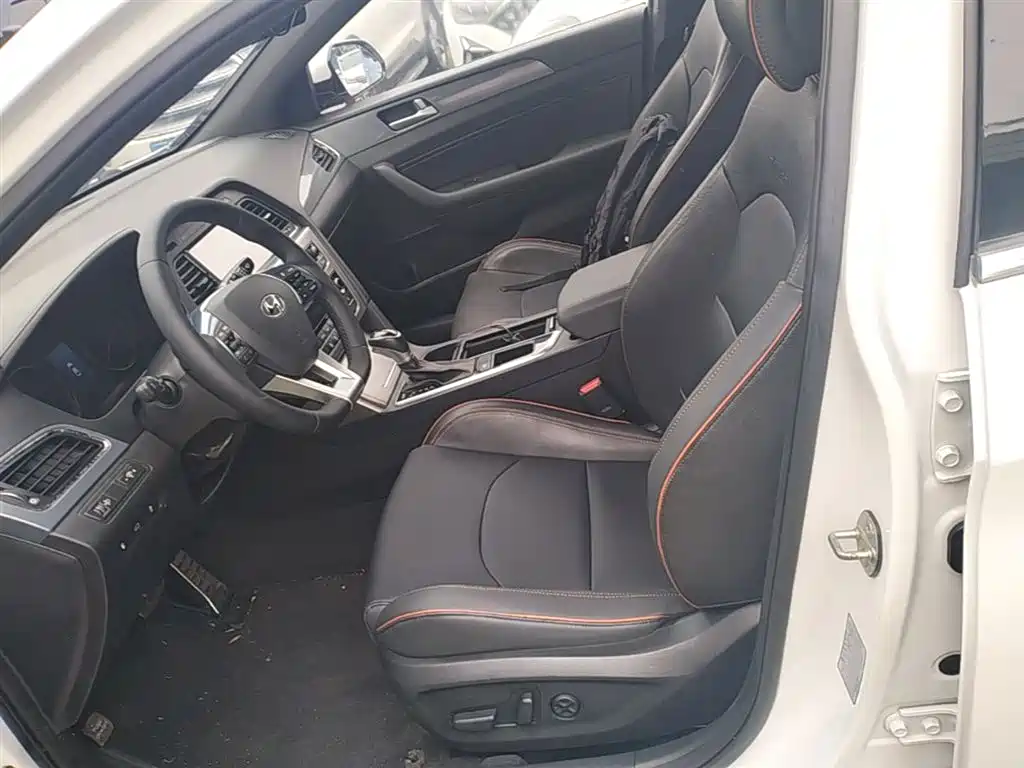 Hyundai Sonata 2015 1.6T GLS Smart фото 15