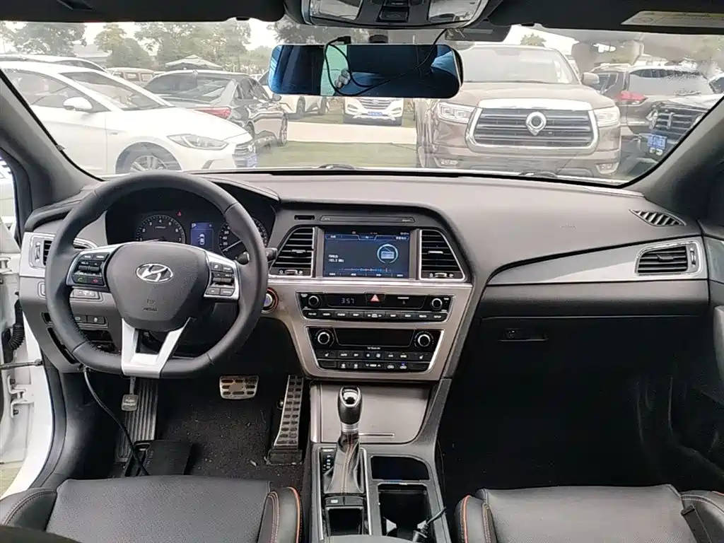 Hyundai Sonata 2015 1.6T GLS Smart фото 10