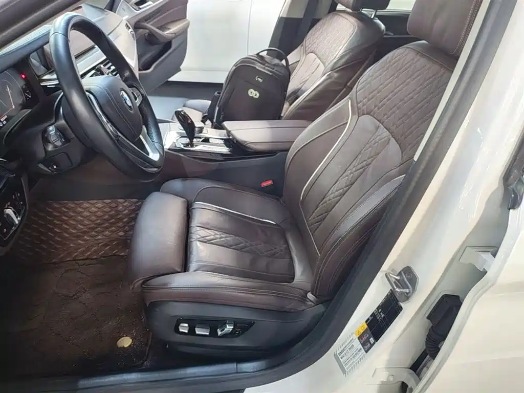 BMW 5 Series New Energy 2019 530Le Luxury Package фото 15