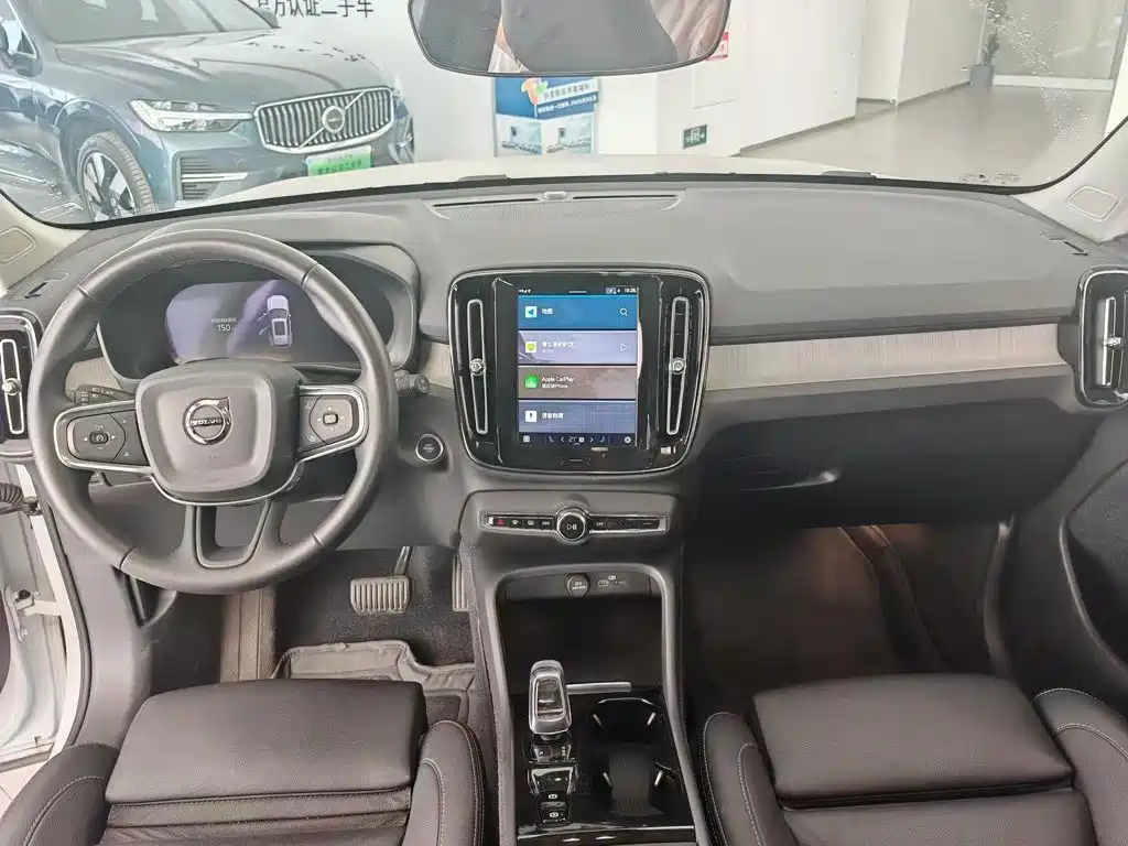 Volvo XC40 2024 2025 B3 Smart Elite Luxury Edition