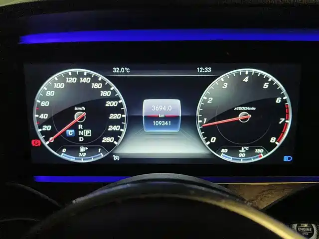Mercedes-Benz E-Class 2019 E 300 L Luxury — фото 4