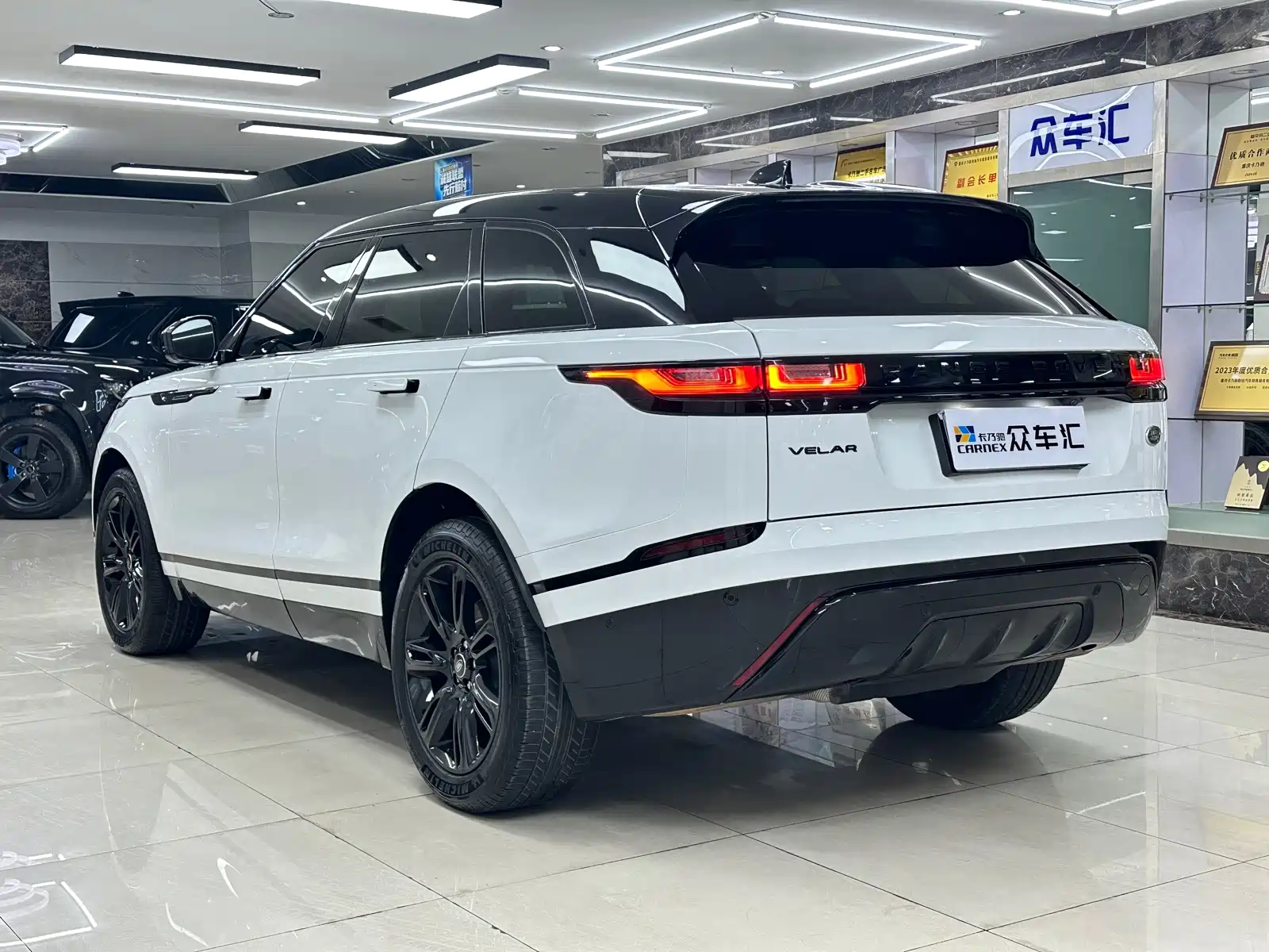 Фото 4 - Land Rover Range Rover Velar