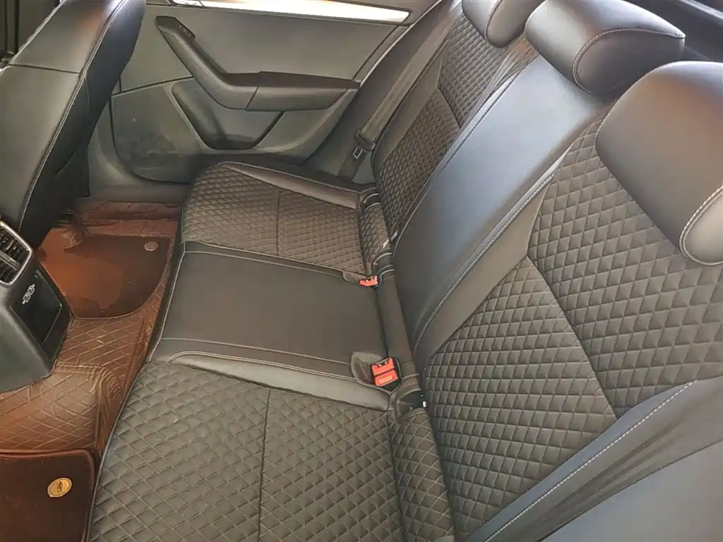 Škoda Octavia 2019 1.5L Automatic Smart Luxury China VI фото 17