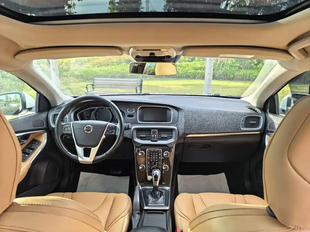 Photo 13 - Volvo V40