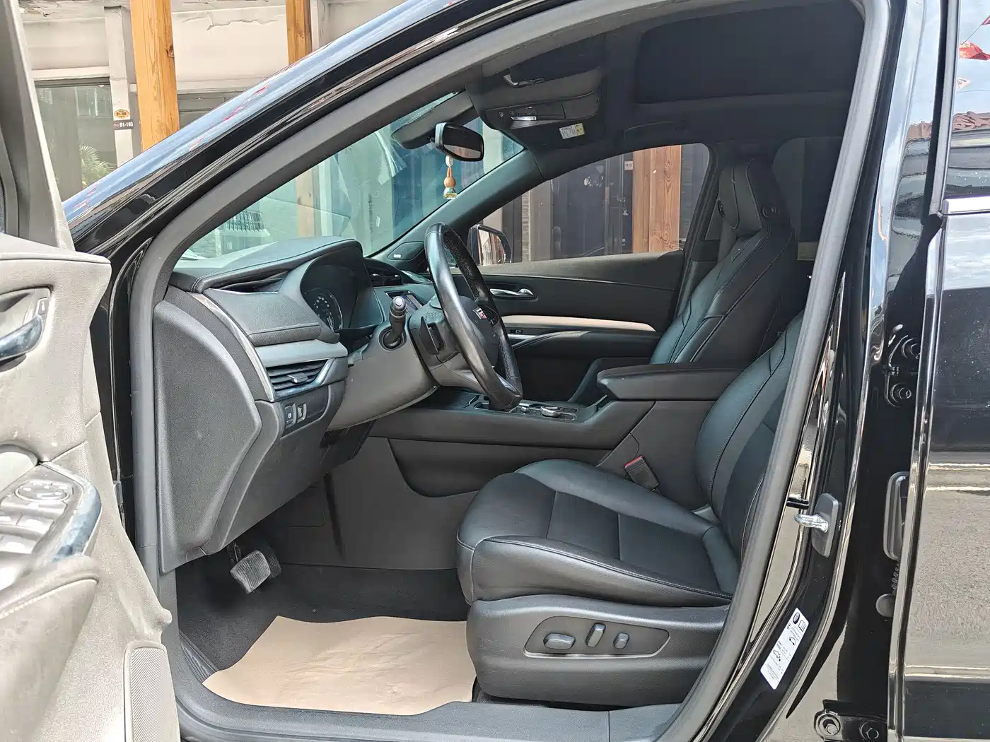 Cadillac XT4 2020 28T FWD Leading Trim фото 4