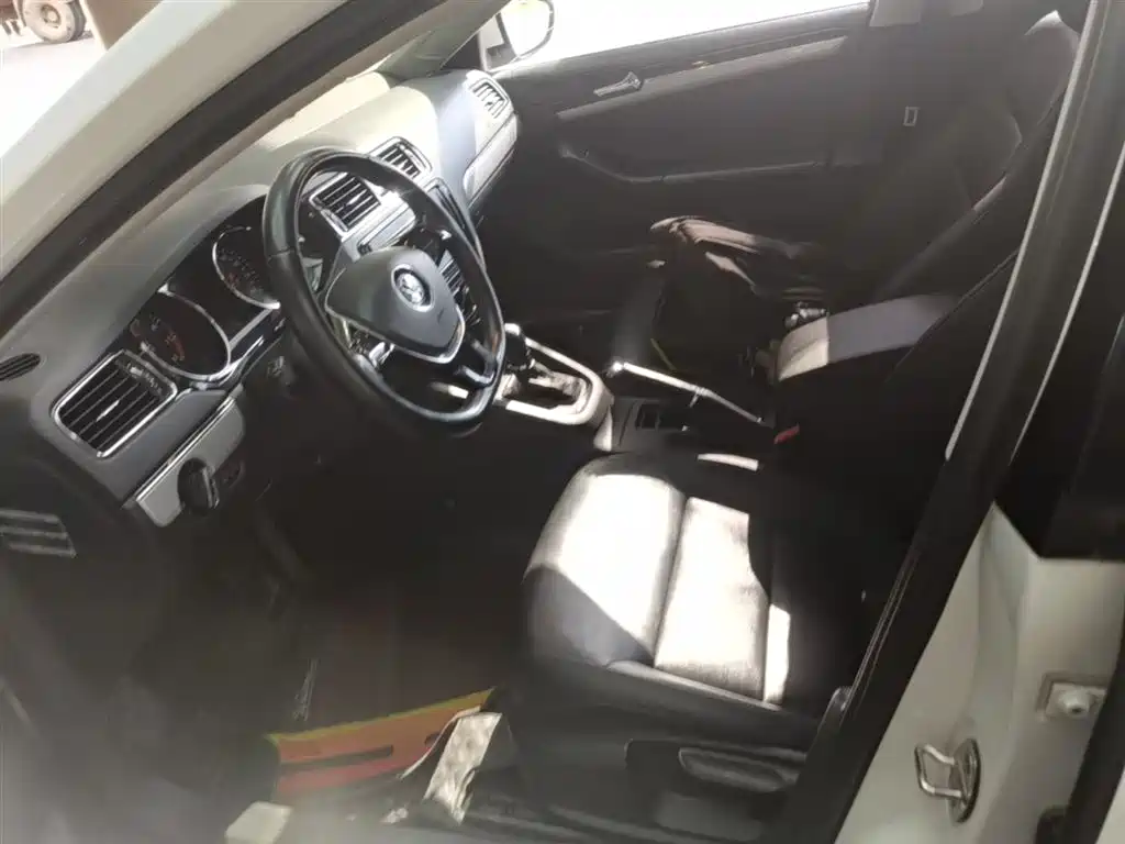 Volkswagen Sagitar 2015 230TSI Automatic Comfort фото 15